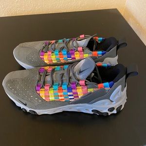 NIKE REACT SERTU IRON GREY/BLACK-LT SMOKE GREY